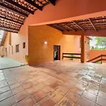 Casa confortável e bem localizada na Granja Viana