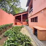 Casa confortável e bem localizada na Granja Viana