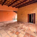 Casa confortável e bem localizada na Granja Viana